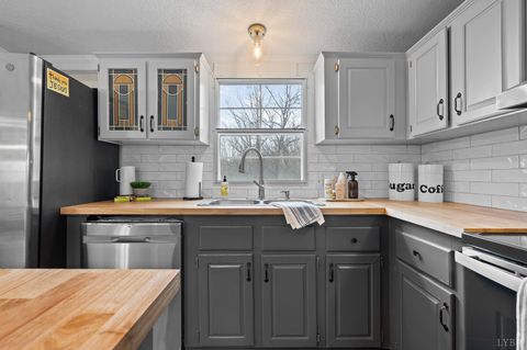 Tiny photo for 568 Toytown Road, Amherst, VA 24521 (MLS # 364663)