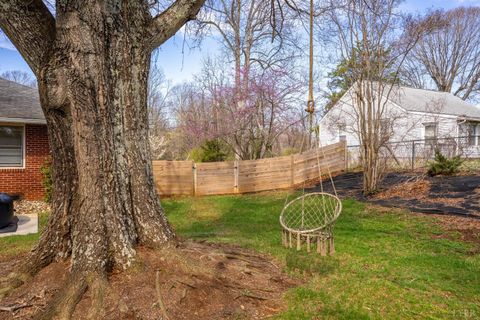 Tiny photo for 126 Maple Street, Appomattox, VA 24522 (MLS # 365057)