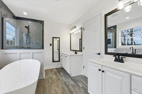 Tiny photo for 1329 Jeb Stuart Place, Forest, VA 24551 (MLS # 363677)