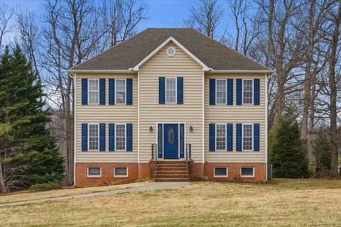Photo of 1329 Jeb Stuart Place, Forest, VA 24551 (MLS # 363677)