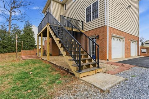 Tiny photo for 1329 Jeb Stuart Place, Forest, VA 24551 (MLS # 363677)