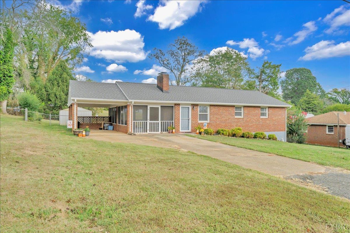 Lynchburg, Virginia 24502, United States, 3 Bedrooms Bedrooms, ,1 BathroomBathrooms,Residential,Pending,211015