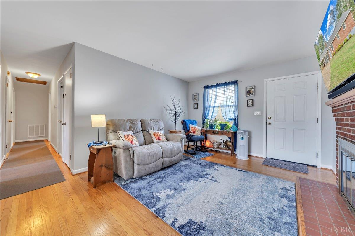 Lynchburg, Virginia 24502, United States, 3 Bedrooms Bedrooms, ,1 BathroomBathrooms,Residential,Pending,211015