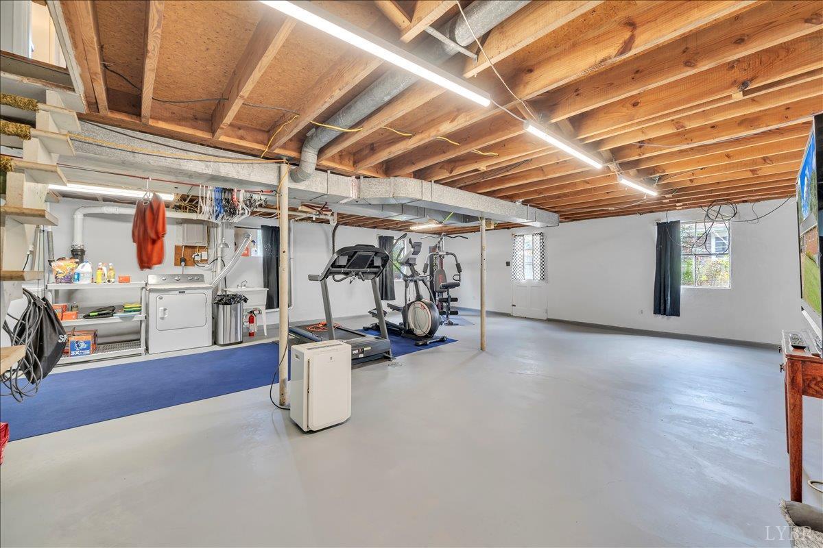 Lynchburg, Virginia 24502, United States, 3 Bedrooms Bedrooms, ,1 BathroomBathrooms,Residential,Pending,211015