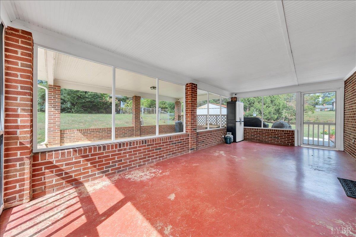 Lynchburg, Virginia 24502, United States, 3 Bedrooms Bedrooms, ,1 BathroomBathrooms,Residential,Pending,211015