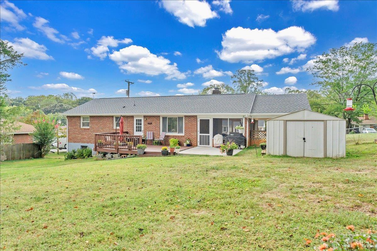 Lynchburg, Virginia 24502, United States, 3 Bedrooms Bedrooms, ,1 BathroomBathrooms,Residential,Pending,211015