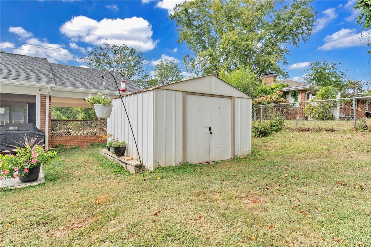 Lynchburg, Virginia 24502, United States, 3 Bedrooms Bedrooms, ,1 BathroomBathrooms,Residential,Pending,211015