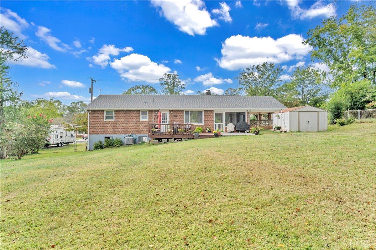 Lynchburg, Virginia 24502, United States, 3 Bedrooms Bedrooms, ,1 BathroomBathrooms,Residential,Pending,211015