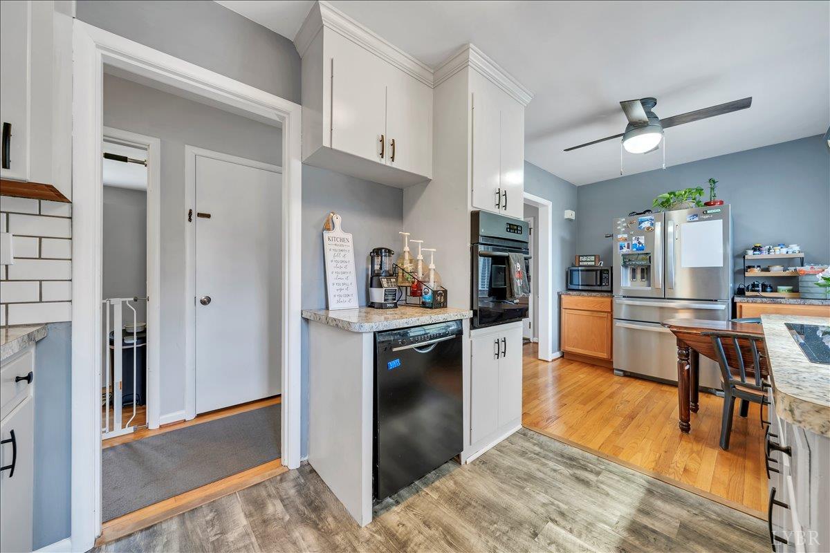 Lynchburg, Virginia 24502, United States, 3 Bedrooms Bedrooms, ,1 BathroomBathrooms,Residential,Pending,211015