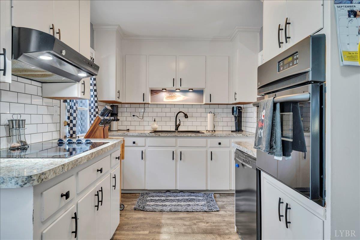 Lynchburg, Virginia 24502, United States, 3 Bedrooms Bedrooms, ,1 BathroomBathrooms,Residential,Pending,211015