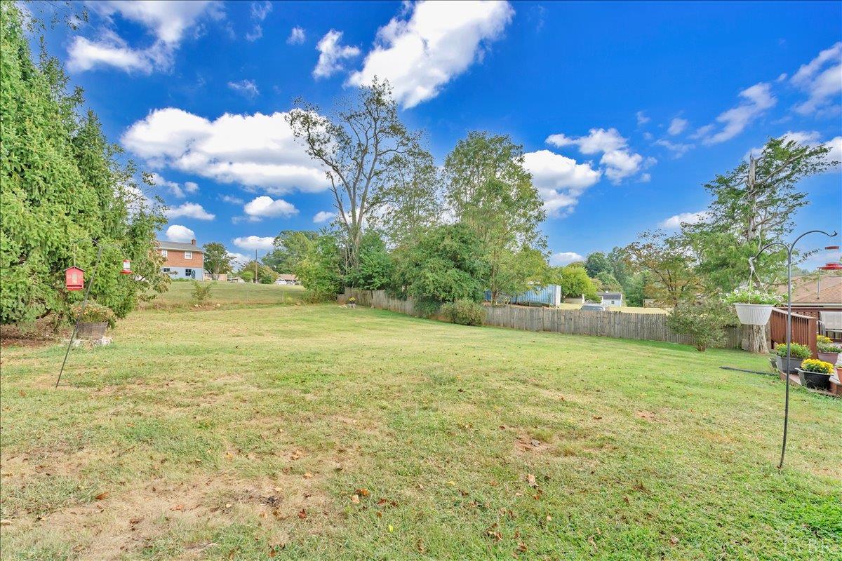 Lynchburg, Virginia 24502, United States, 3 Bedrooms Bedrooms, ,1 BathroomBathrooms,Residential,Pending,211015