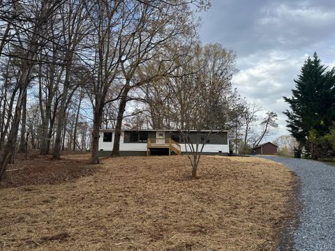 Photo of 137 Ridgeview Lane, Madison Heights, VA 24572 (MLS # 365460)