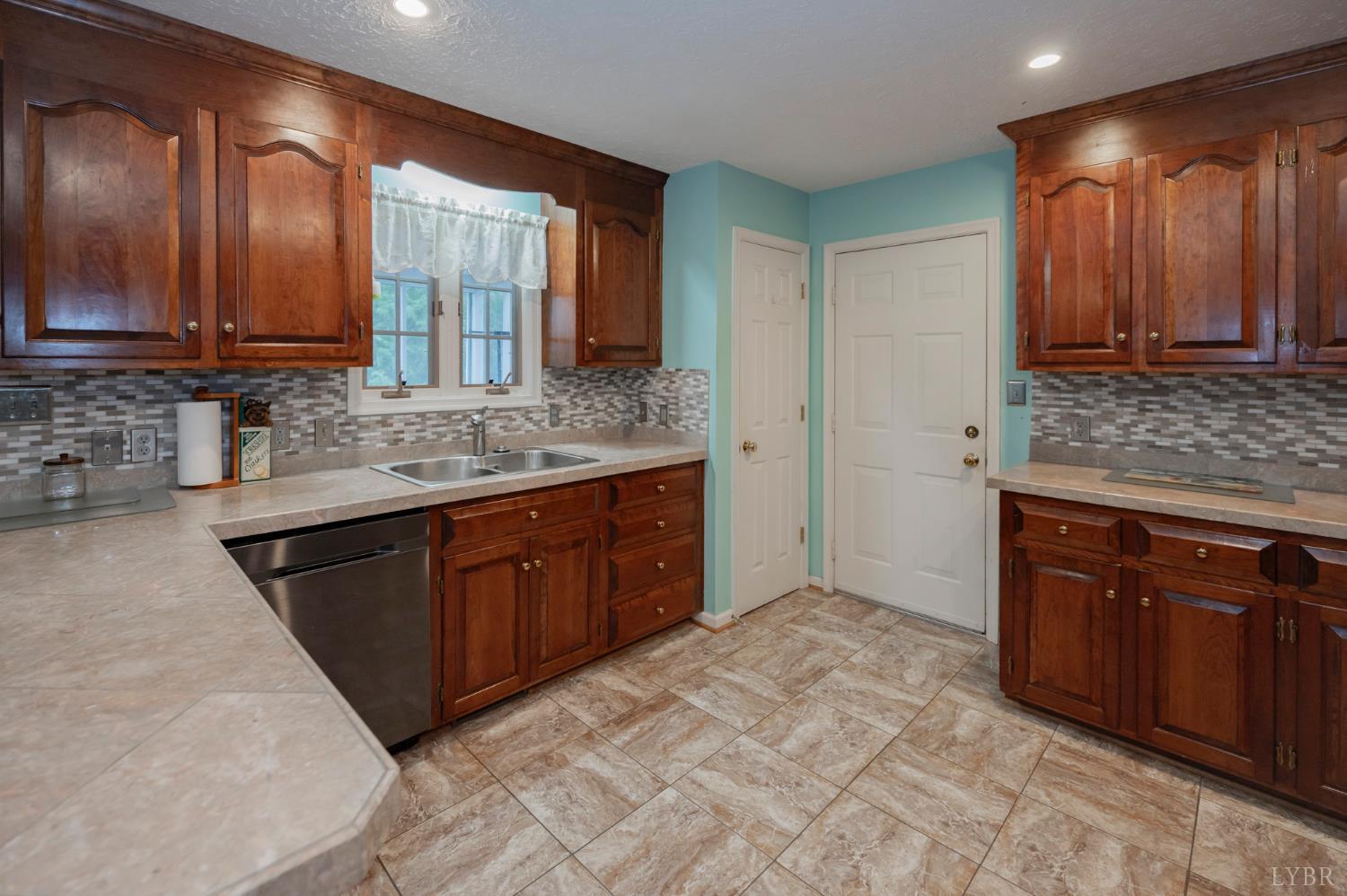 220 Swan Lane, Forest, Virginia image 7