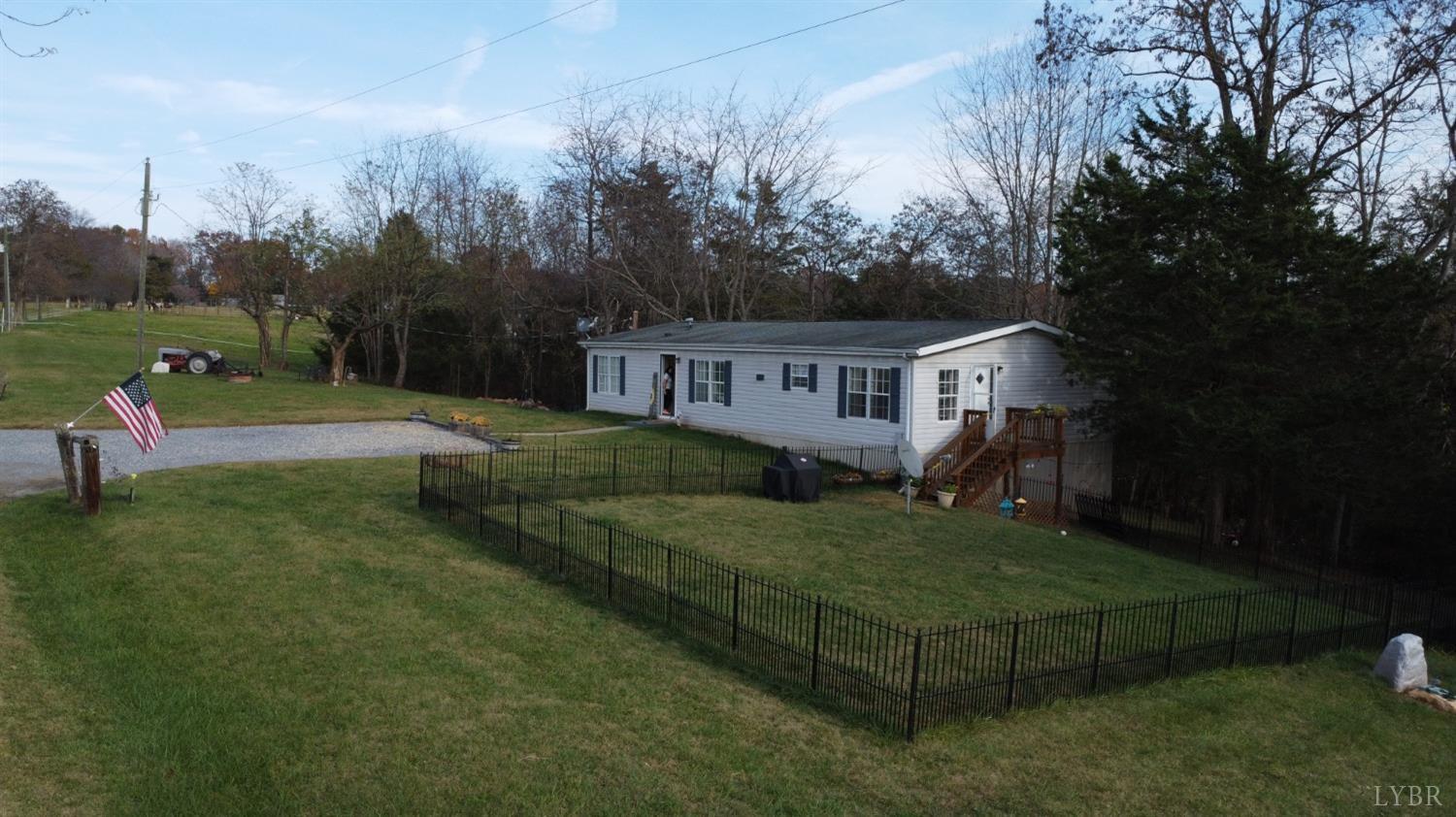 1308 Hunters Spur Drive, Moneta, Virginia image 2