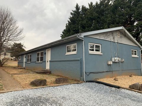 Photo of 8 Parkwood Avenue, Lynchburg, VA 24501 (MLS # 364521)