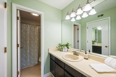 Tiny photo for 2122 Deer Run, Forest, VA 24551 (MLS # 366672)