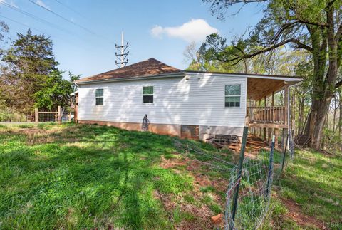 Tiny photo for 3010 Hillview Street, Lynchburg, VA 24501 (MLS # 365653)