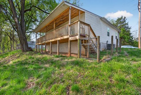 Tiny photo for 3010 Hillview Street, Lynchburg, VA 24501 (MLS # 365653)