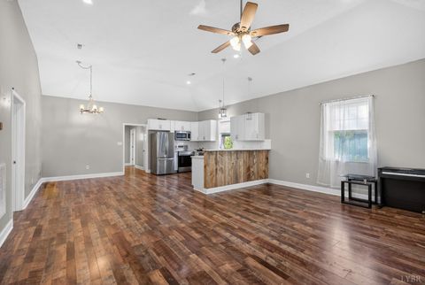 Tiny photo for 3010 Hillview Street, Lynchburg, VA 24501 (MLS # 365653)