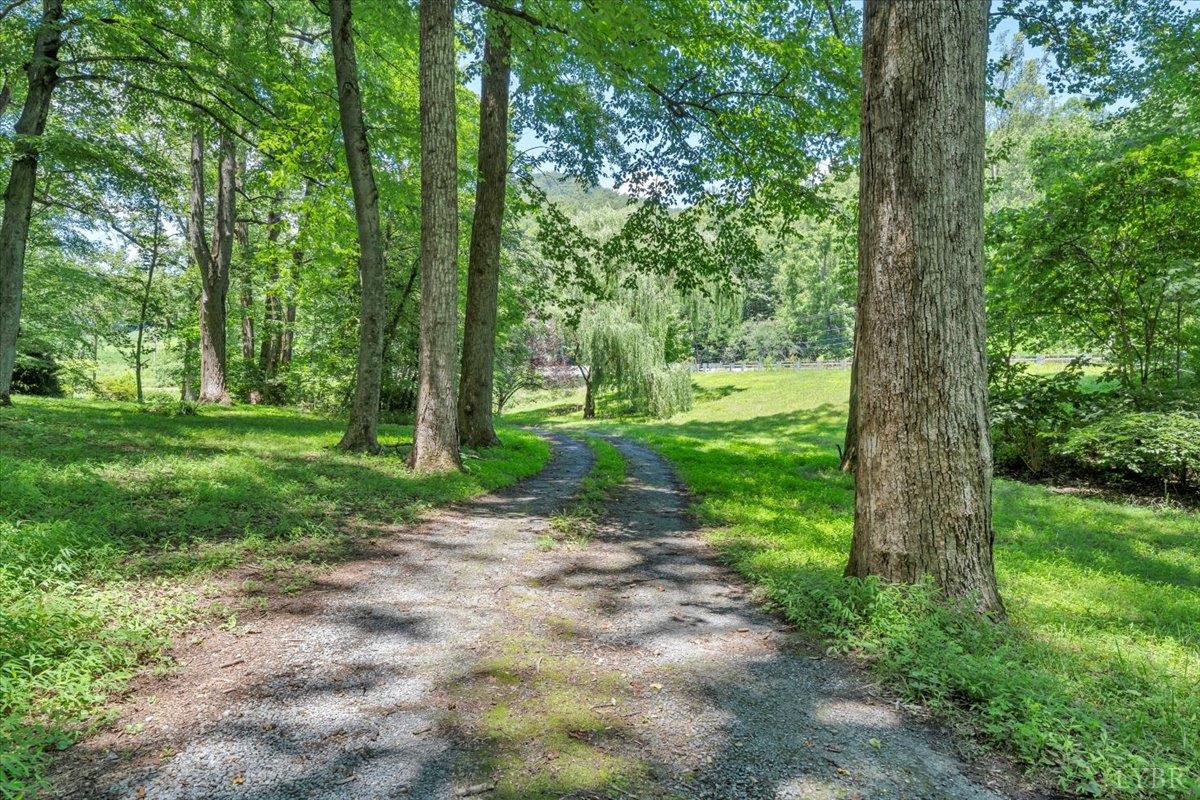 Big Island, Virginia 24526, United States, 3 Bedrooms Bedrooms, ,2 BathroomsBathrooms,Residential,Active,5102