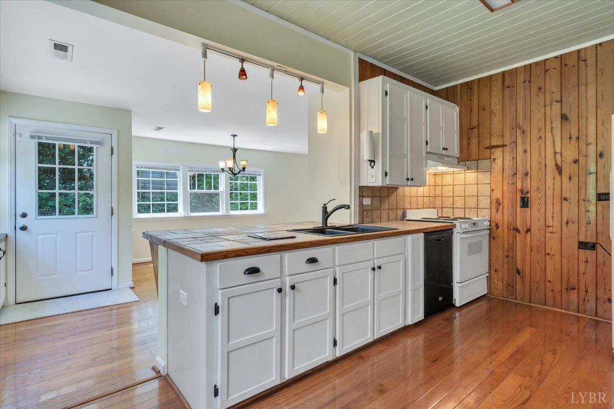 Big Island, Virginia 24526, United States, 3 Bedrooms Bedrooms, ,2 BathroomsBathrooms,Residential,Active,5102