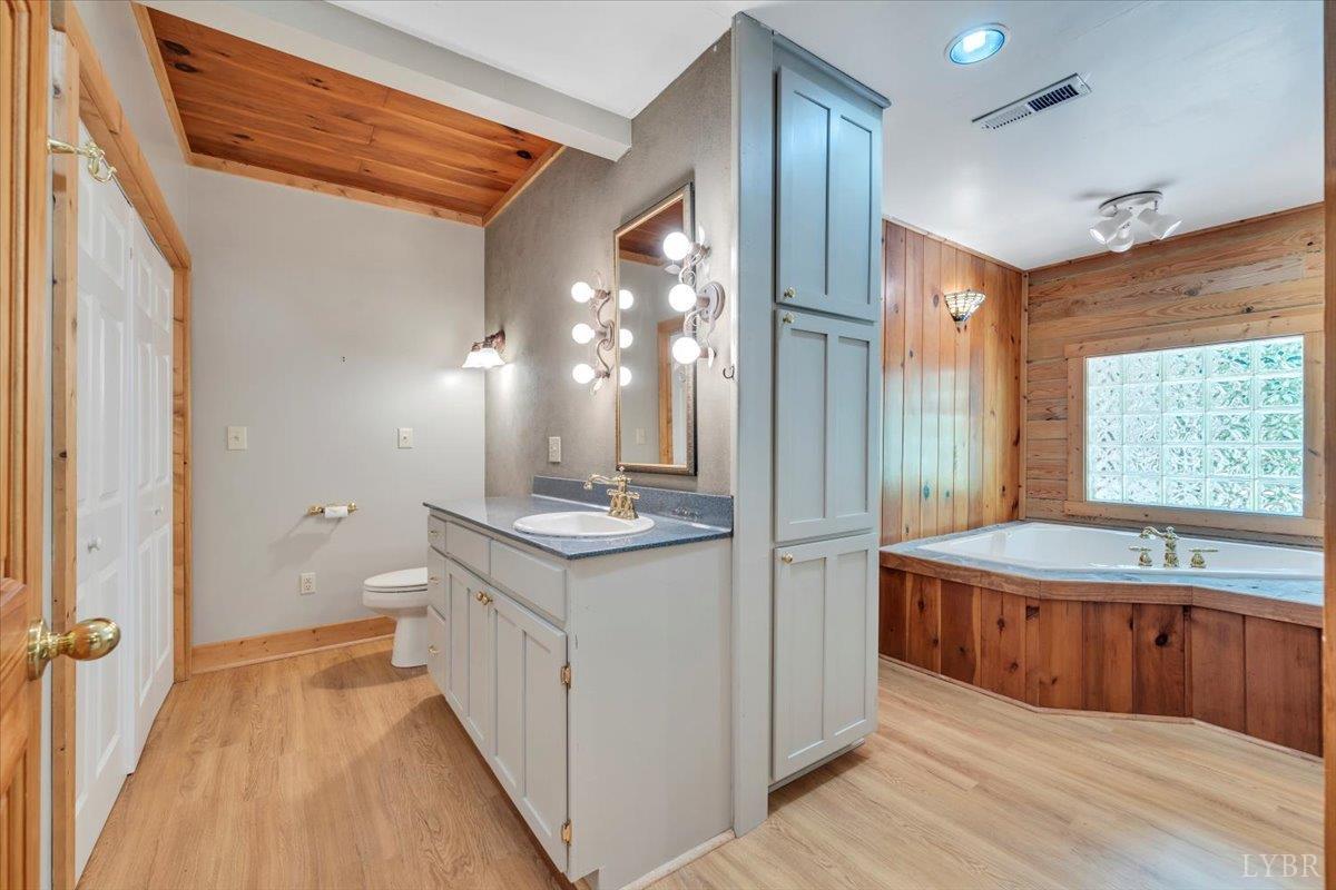 Big Island, Virginia 24526, United States, 3 Bedrooms Bedrooms, ,2 BathroomsBathrooms,Residential,Active,5102