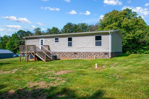 Tiny photo for 5046 Red House Road, Appomattox, VA 24522 (MLS # 366621)