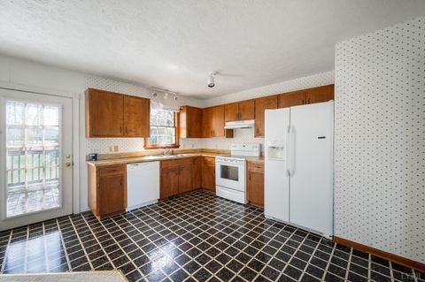 Tiny photo for 111 Omni Place, Forest, VA 24551 (MLS # 365593)