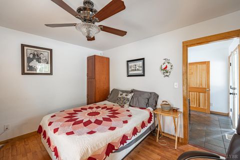 Tiny photo for 125 River Breeze Court, Howardsville, VA 24562 (MLS # 362989)