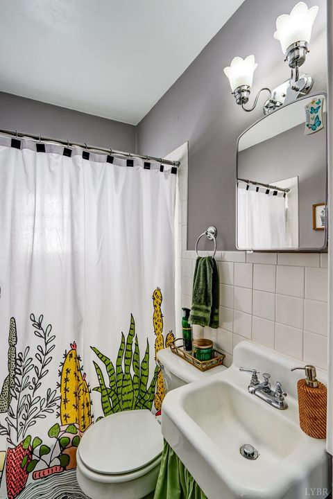 Tiny photo for 414 Norfolk Avenue, Lynchburg, VA 24503 (MLS # 363970)