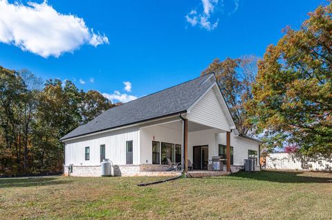 Tiny photo for 200 Overstreet Lane, Lynchburg, VA 24503 (MLS # 362874)