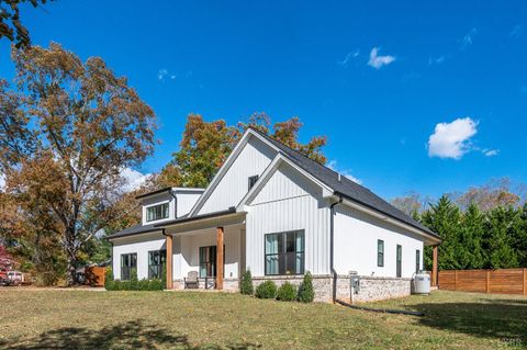 Tiny photo for 200 Overstreet Lane, Lynchburg, VA 24503 (MLS # 362874)