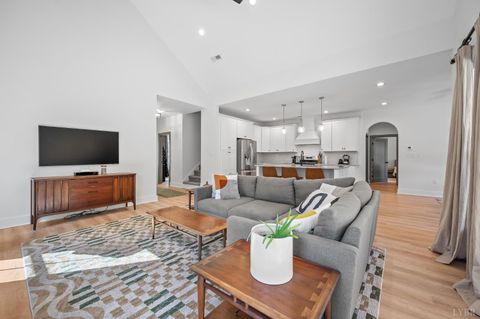 Tiny photo for 200 Overstreet Lane, Lynchburg, VA 24503 (MLS # 362874)