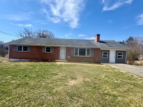 Photo of 1170 Rainbow Forest Drive, Lynchburg, VA 24502 (MLS # 364633)