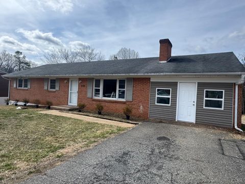 Photo of 1170 Rainbow Forest Drive, Lynchburg, VA 24502 (MLS # 364633)