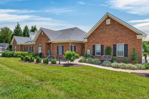 Photo of 1031 Tottenham Court, Lynchburg, VA 24503 (MLS # 367647)