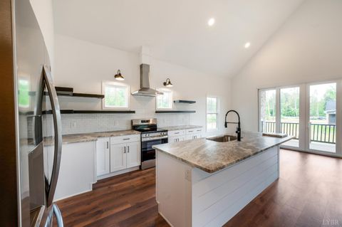 Tiny photo for 11286 Leesville Road, Evington, VA 24550 (MLS # 363086)
