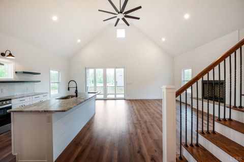 Tiny photo for 11286 Leesville Road, Evington, VA 24550 (MLS # 363086)