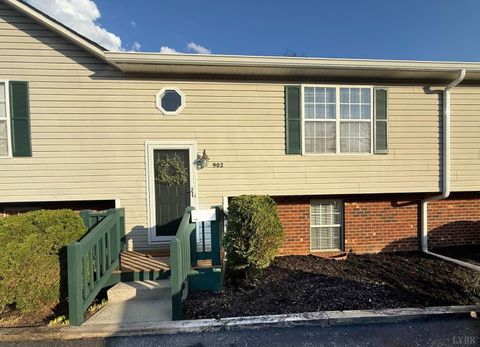 Townhouse For Sale - 902 Goose Meadow Drive Dr<br/> Forest, VA 24551