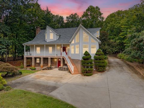 Photo of 201 Huntingwood Boulevard, Lynchburg, VA 24503 (MLS # 362161) Photo of 201 Huntingwood Boulevard, Lynchburg, VA 24503 (MLS # 362161)