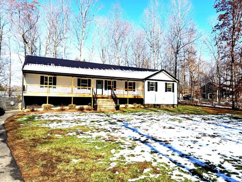 Photo of 1369 Timberlake Drive, Lynchburg, VA 24502 (MLS # 363481)