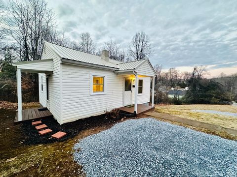 Tiny photo for 1711 TEXAS AVENUE Ave, Lynchburg, VA 24501 (MLS # 364088)