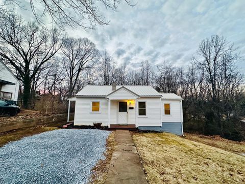 Photo of 1711 TEXAS AVENUE Ave, Lynchburg, VA 24501 (MLS # 364088)