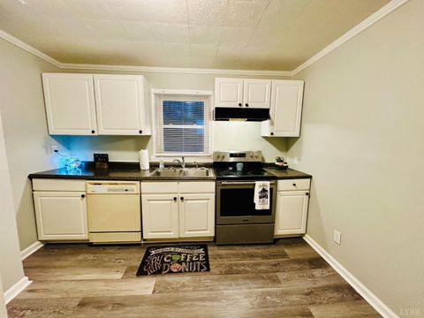 Tiny photo for 1711 TEXAS AVENUE Ave, Lynchburg, VA 24501 (MLS # 364088)