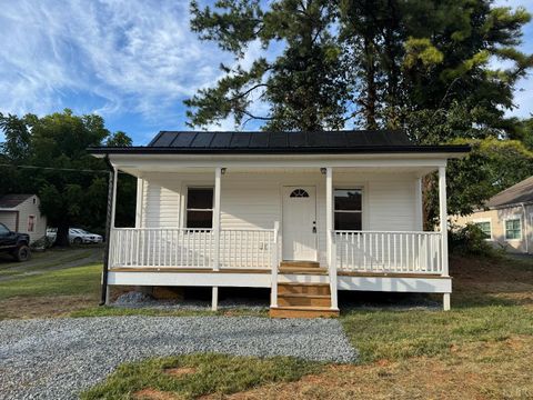 Photo of 287 Harrell Street St, Appomattox, VA 24522 (MLS # 361402)