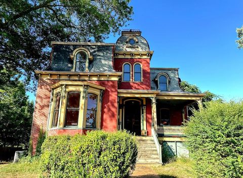 Photo of 1020 Harrison St, Lynchburg, VA 24504 (MLS # 361809)