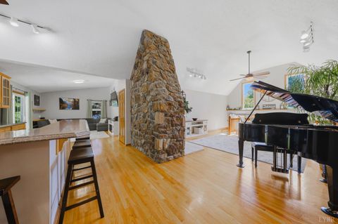 Tiny photo for 201 Cambridge drive DR, Lynchburg, VA 24502 (MLS # 365985)