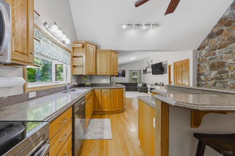 Tiny photo for 201 Cambridge drive DR, Lynchburg, VA 24502 (MLS # 365985)