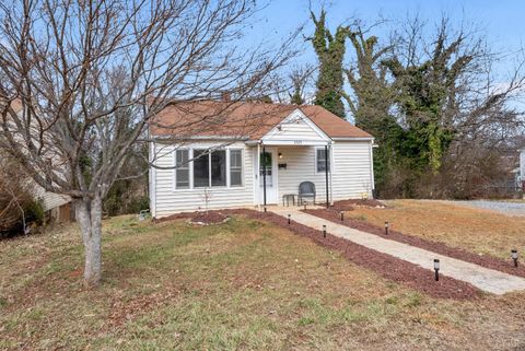 Tiny photo for 3220 Maryland Avenue, Lynchburg, VA 24501 (MLS # 364756)