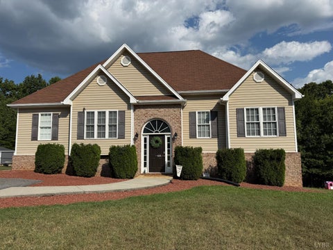 Homes For Sale - 91 Spring Oaks Drive<br/> Lynchburg, VA 24501